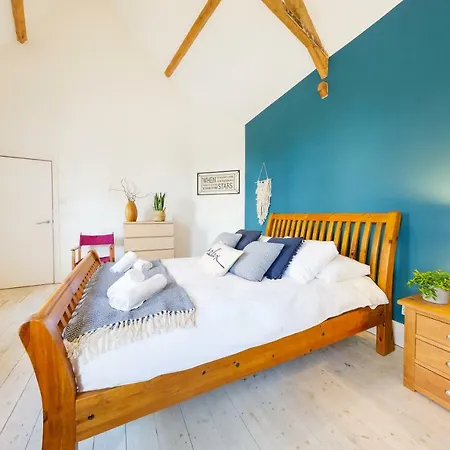 Blissful Two-bed Apartment, Bristol, Sleeps Up To 6 布里斯托