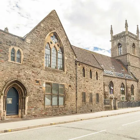 Blissful Two-bed Apartment, Bristol, Sleeps Up To 6 Bristol