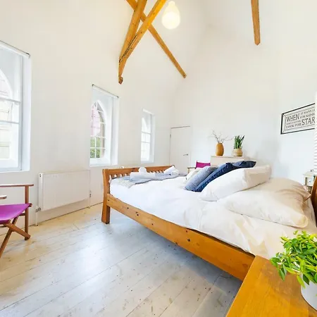 Blissful Two-bed Apartment, Bristol, Sleeps Up To 6 * ブリストル