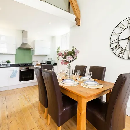 Blissful Two-bed Apartment, Bristol, Sleeps Up To 6 アパート